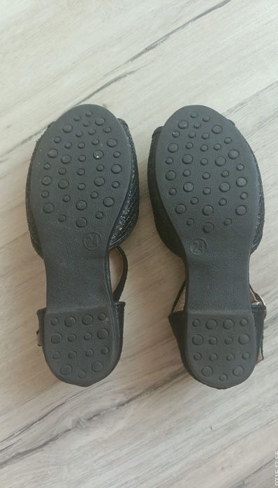 Sandałki dziewczęce r.24