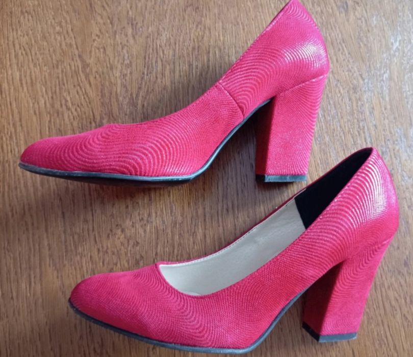 Buty nowe, stan idealny. Rozmiar 38 wkładka 24
