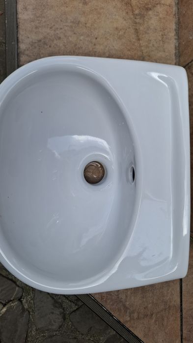2 раковини, мала і велика. В нормальному стані