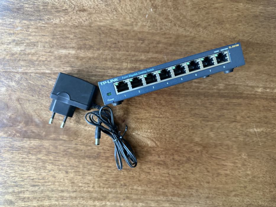 3 x TP-Link TL-SG108