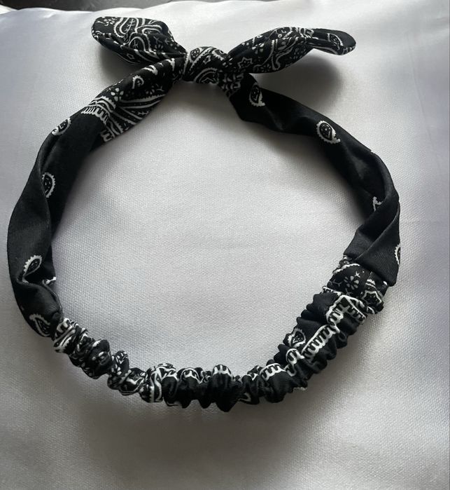 Opaska na włosy czarno biała