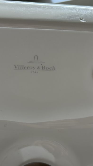 Umywalka Villeroy & Boch wisząca mała