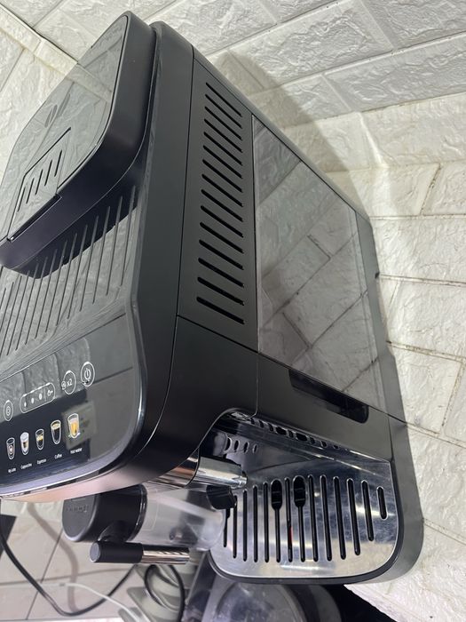 Кавомашина Delonghi magnifica evo