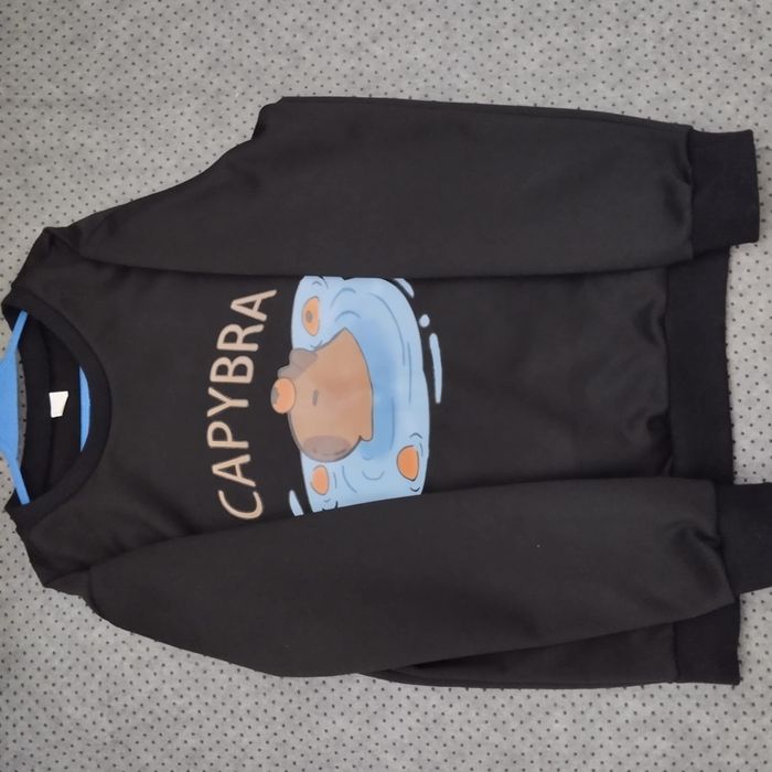 Czarna bluza z capibarą