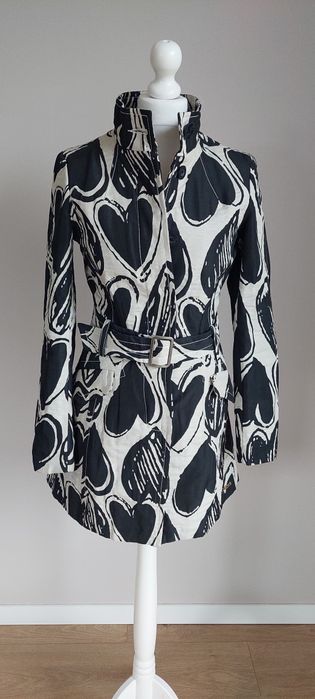 Desigual r.36 wiosenny, jesienny kremowy płaszcz w czarne serca