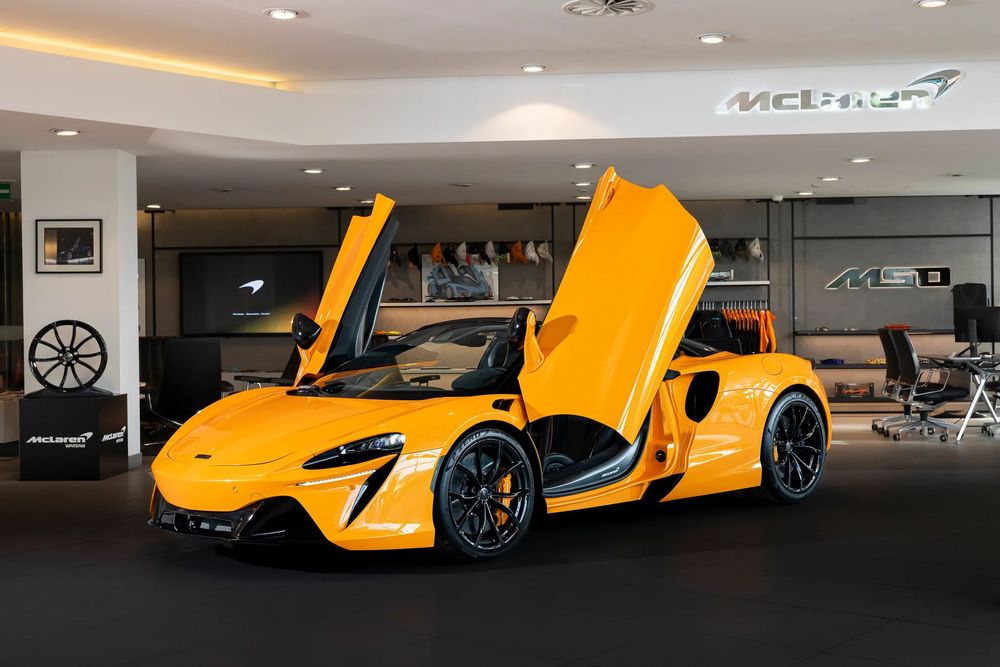 McLaren Artura McLaren Artura Spider MSO Papaya Spark