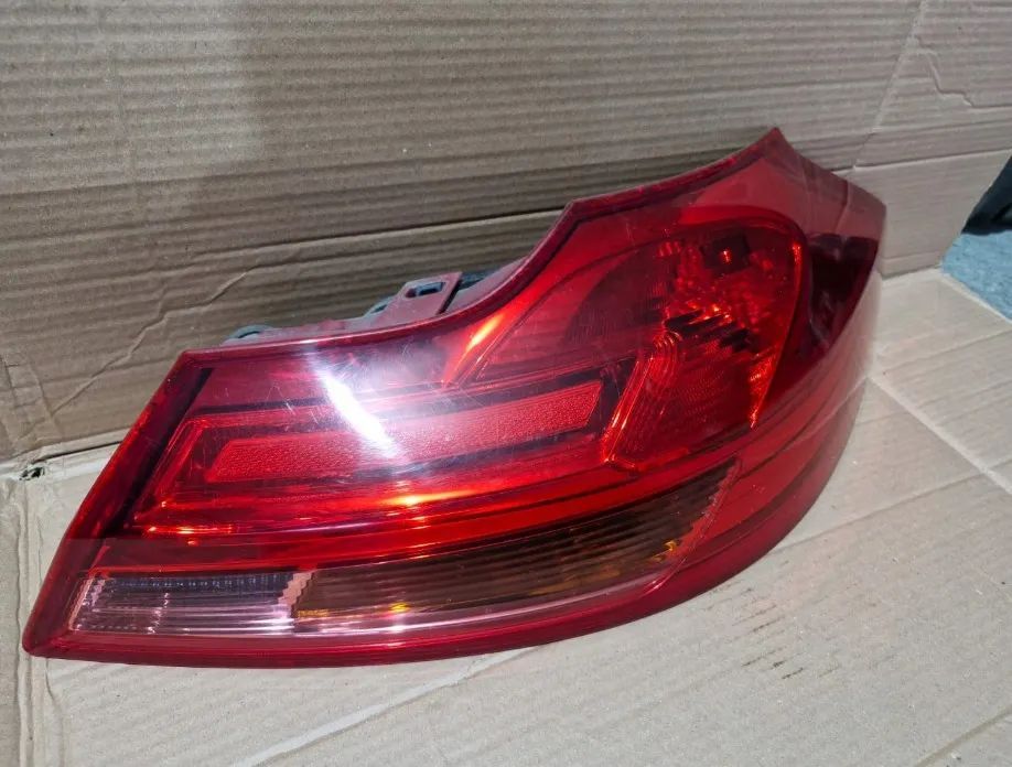 lampa prawa lewa tylna tył opel insignia a kombi