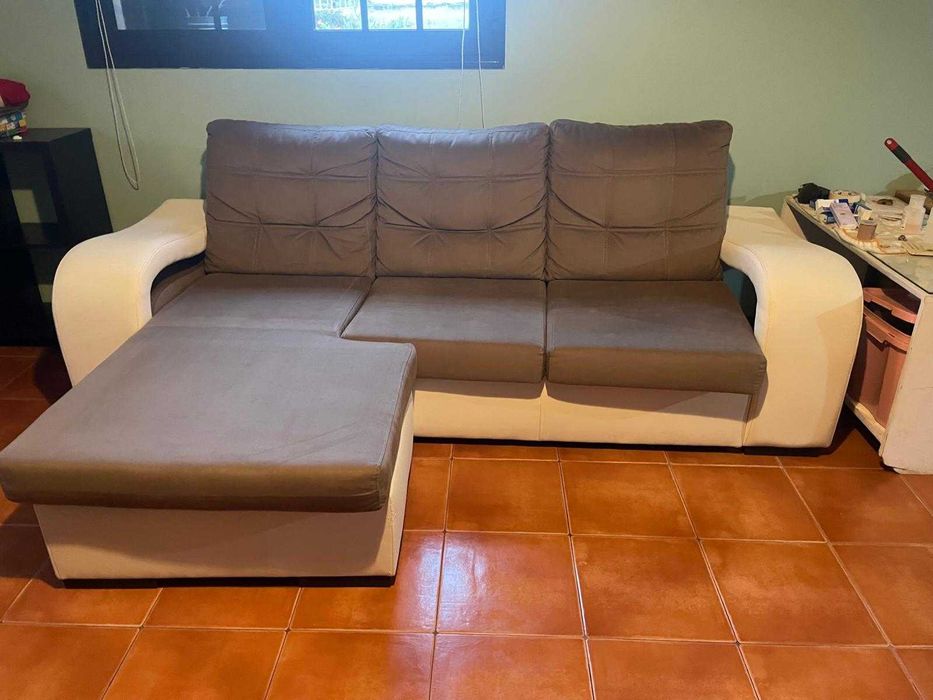 Sofá 3 lugares c/ bancos de apoio