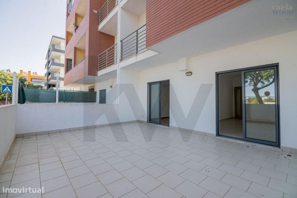 Um fantástico apartamento t2 de rés do chão, com terraço e logradouro
