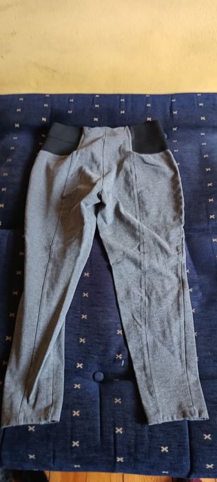 Szare legginsy firmy Esmara.