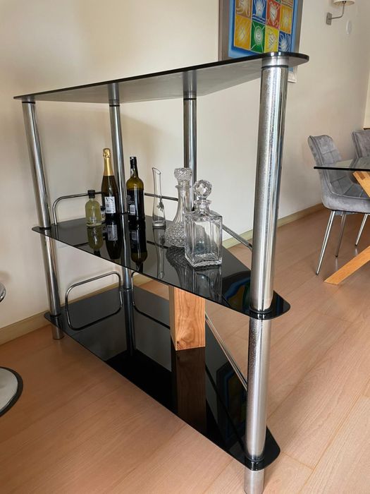 Mesa de Bar e Cadeira.