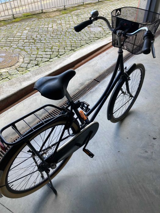 Bicicleta urbana estilo holandês – confortável e prática (com cesto)