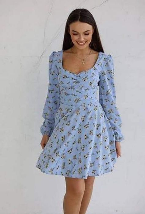 Тендітна жіноча сукня