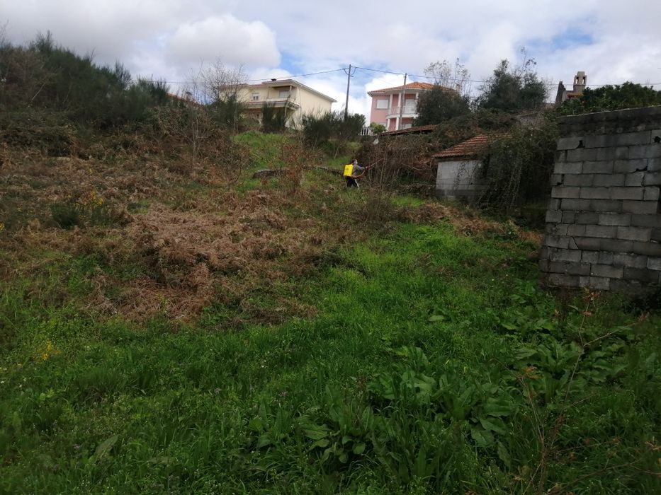 Vende-se terreno com barracão