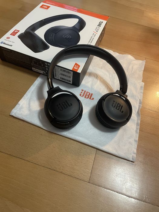 Fones JBL pretos