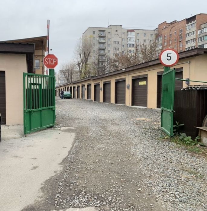 Продам двоповерховий Гараж