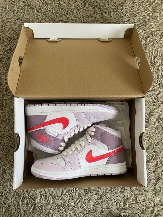 Air Jordan Mid Valentine's Day