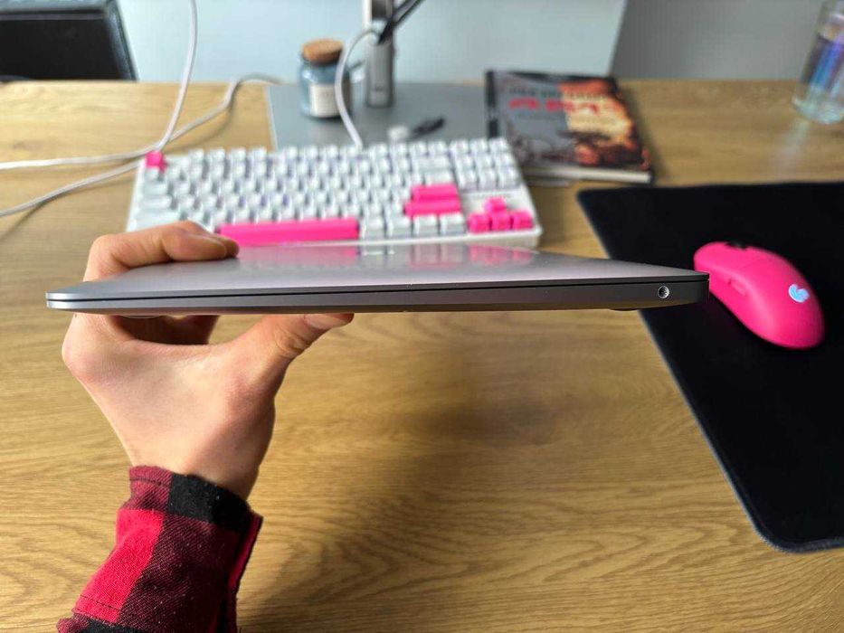 MacBook Air 13" M1 8/256 A2337