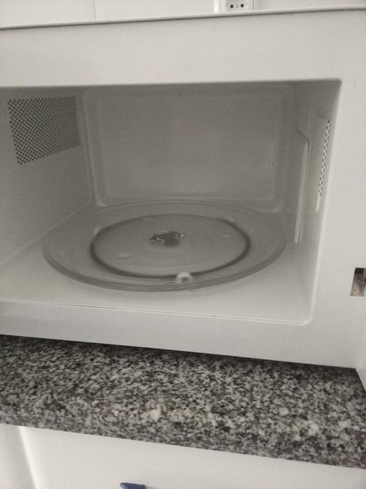 Microondas Samsung 850 W para peças ou reparação