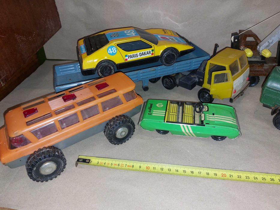 Игрушечные машинки