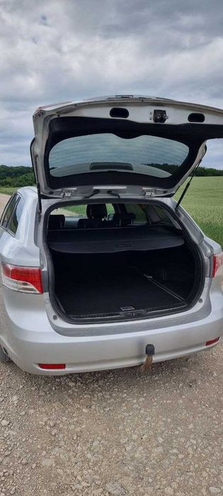 Toyota Avensis Т27 2,0 бензин/газ в доброму стані