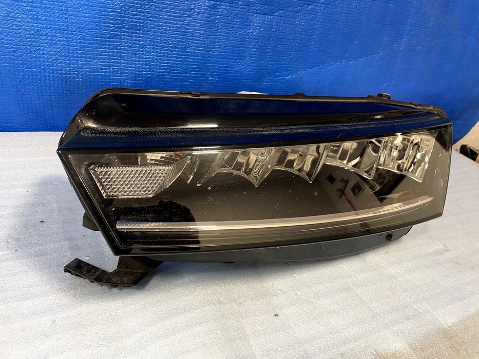 lampa przód lewa  Skoda Octavia IV 4  LED reflektor lewy przód IDEALNA