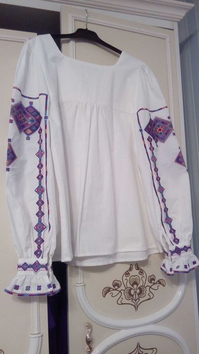розкішна нова жіноча вишиванка SVARGA