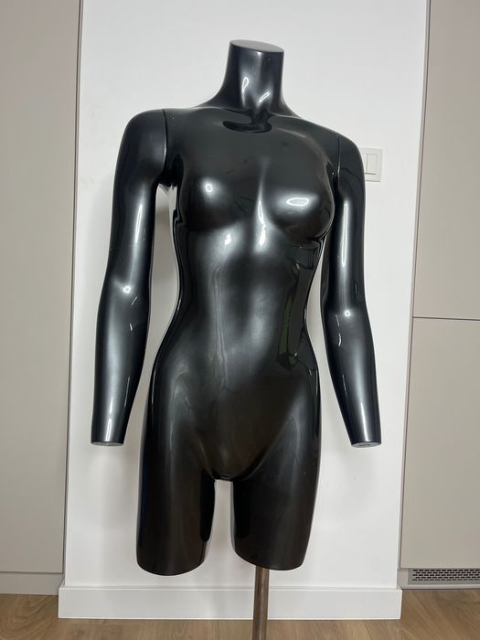 Manekin damski rozmiar S, na stojaku