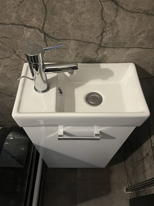 Szafka z umywalką, baterią (caly zestaw)