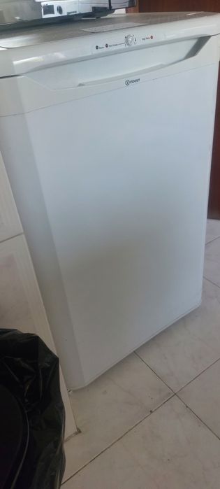 Arca vertical  indesit Alt. 82cm Larg. 55cm Profund. 58cm faço entrega domicílio