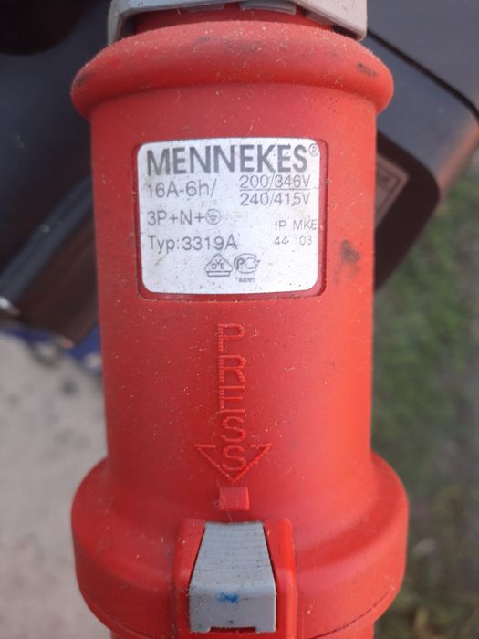 Вертикальный многоступенчатый насос из чугуна с электронной системой у