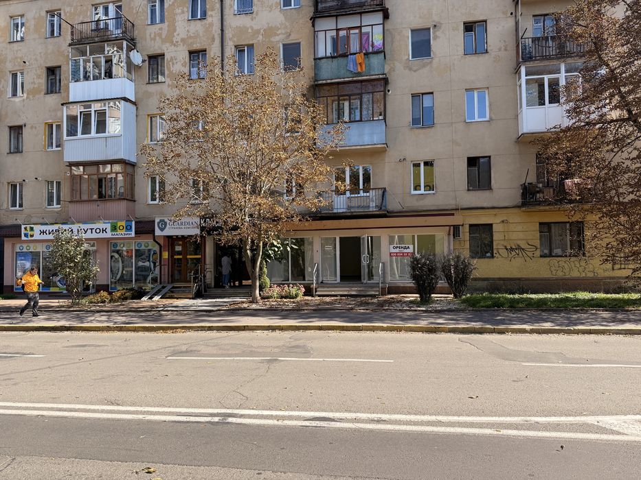 Оренда приміщення на Мельника-Фасад