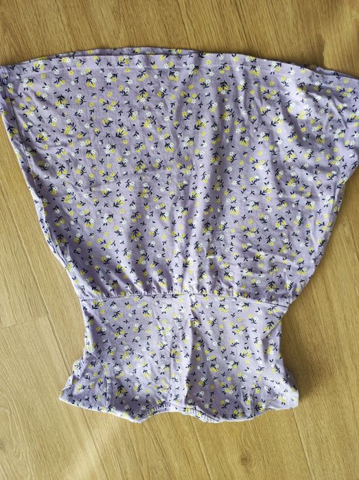 Fioletowa sukienka w kwiaty