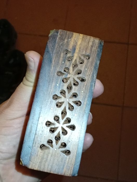 Cinzeiro em Metal e Madeira