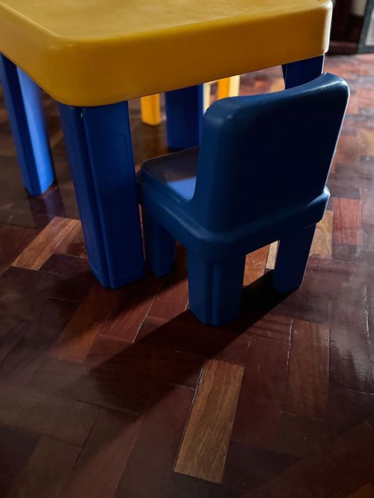 Mesa e cadeiras chico