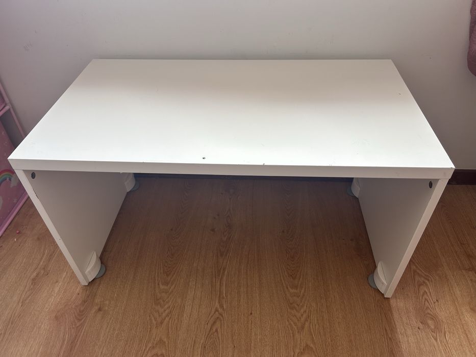 Secretaria de criança branca