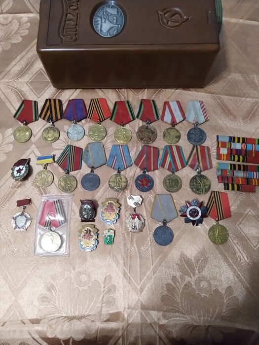 Набор украшений времён СССР.