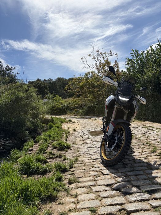 BMW F900GS Trophy, revisões e garantia incluida