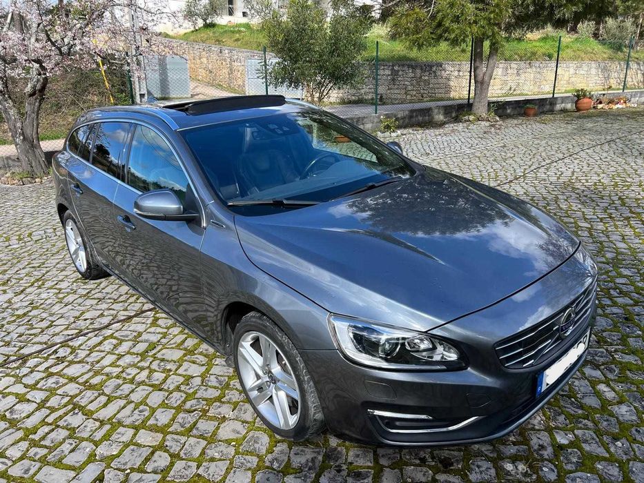 Volvo V60 D5 AWD PHEV c/ muitos extras e revisão completa