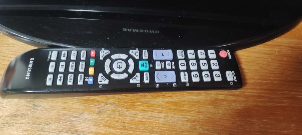 Продаю телевізор Samsung LE32C450E1W LCD + Медіаплеєр Google Chromecast2