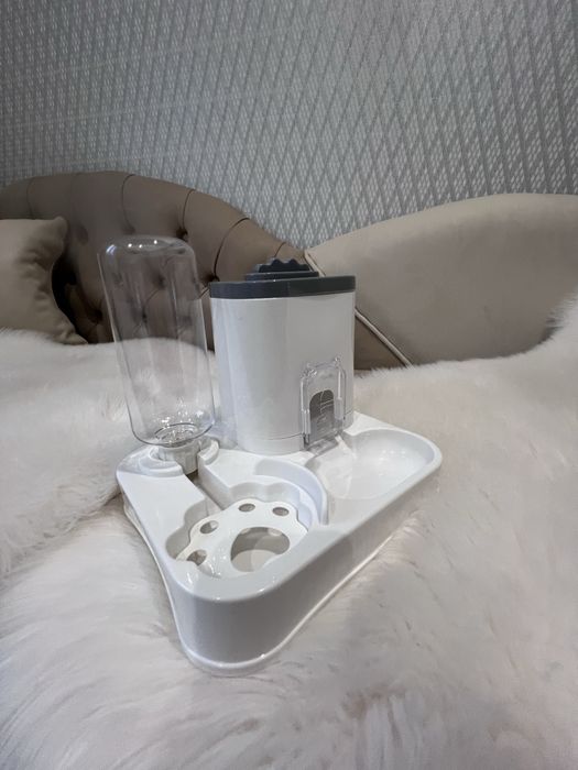 Автоматичний годувальник для тварин