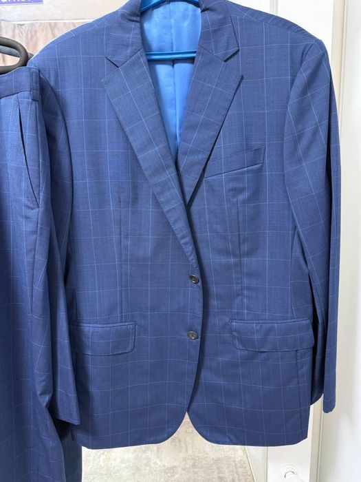 Класичний чоловічий костюм