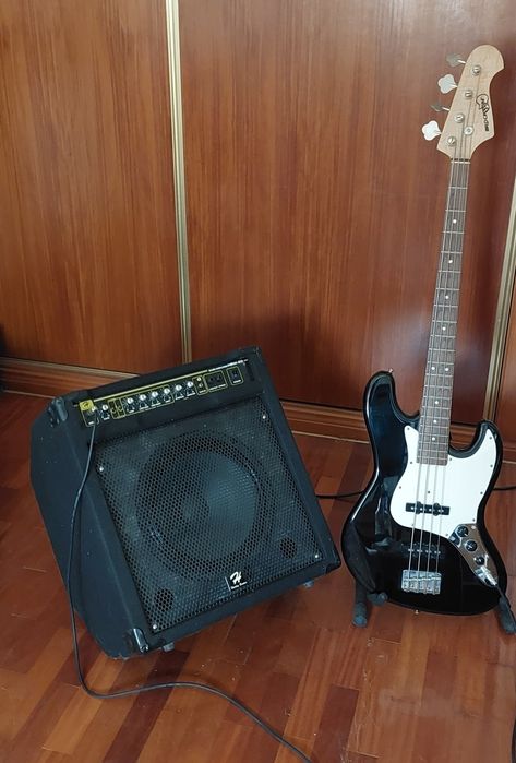 Conjunto Baixo + Amplificador Harley Benton