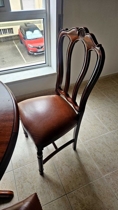 Mesa Madeira 110 cm extensível + conjunto 4 cadeiras