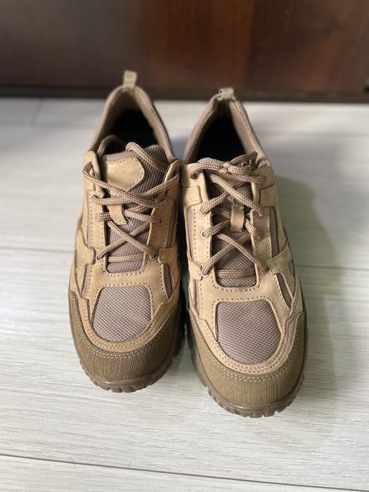 Кроссовки Undolini р. 42