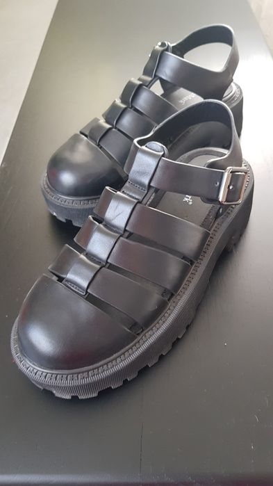 Босоніжки, сандалі шкіряні