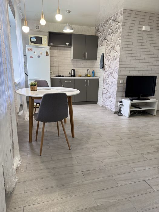 Студия посуточно, почасово. Жилпоселок, пл. Победы.