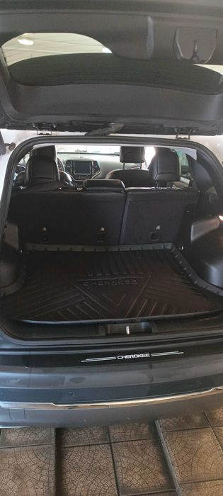 обменяю или продам джип чероки кл