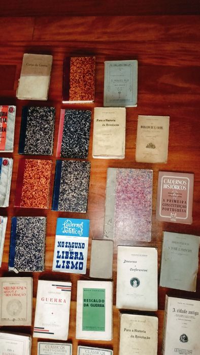 Coleção de 46 livros antigos