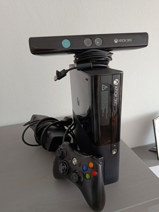 Xbox 360 E + Kinect + Pad – wyczyszczony, sprawny